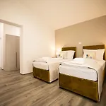 1oak Semesterbostad Vir